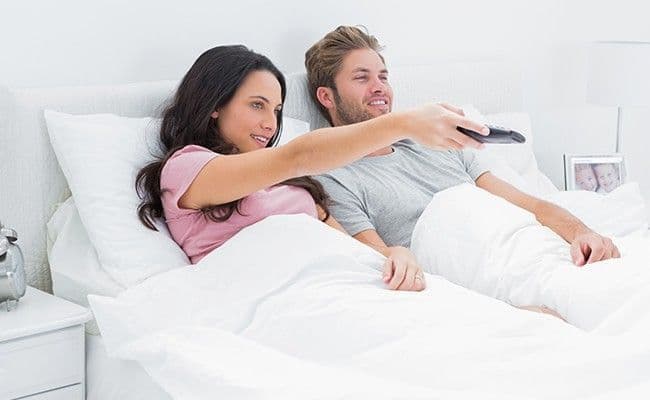 transar parceiro assistindo porno - 10 Experiências sexuais para ter antes de morrer