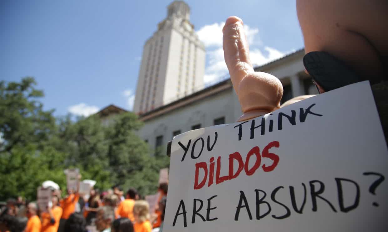 com 4 500 vibradores universitarios protestam contra armas no texas - Com 4.500 vibradores Universitários protestam contra armas no Texas