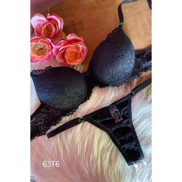 Conjunto em Renda com Calcinha String Conjunto em Renda com Calcinha String