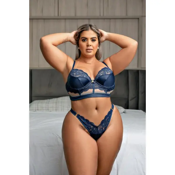 Conjunto Sensual Plus Size em Cirrê com Detalhes em Tule e Renda