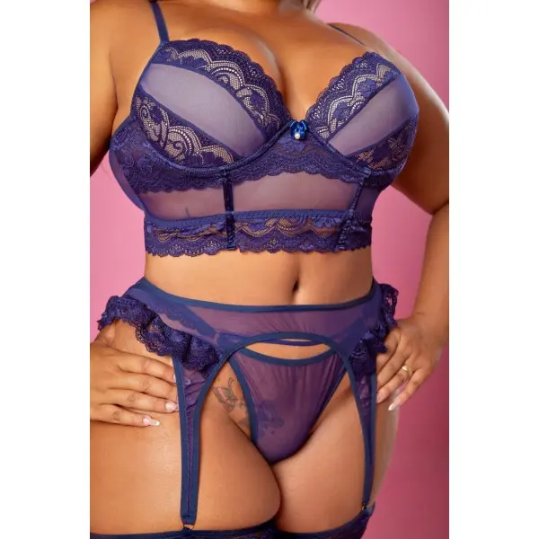 Conjunto Estilo Cropped Plus Size com Renda Sensual e Cinta Liga com Perneira Conjunto Estilo Cropped Plus Size com Renda Sensual e Cinta Liga com Perneira