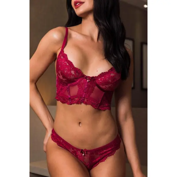Conjunto Cropped Sensual em Renda sem Bojo Garota Veneno Conjunto Cropped Sensual em Renda sem Bojo Garota Veneno