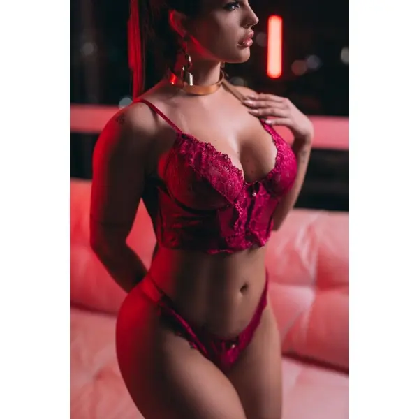 Conjunto Cropped Sensual em Renda sem Bojo Garota Veneno Conjunto Cropped Sensual em Renda sem Bojo Garota Veneno