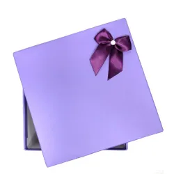 Caixa para Presente Lilás com Laço 18x18cm